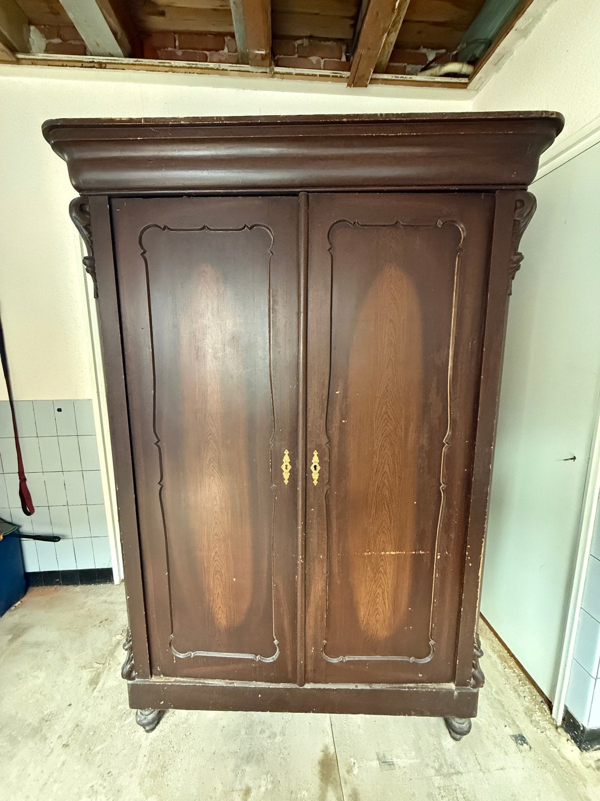 Antieke Biedermeier kast, Ophalen