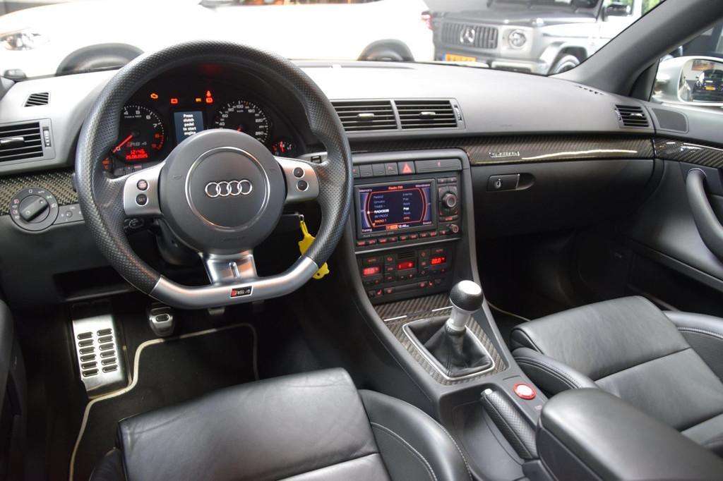 Audi RS4 Sedan 4.2 V8 RS 4 Quattro *Uniek* Keramisch|Schaals, Gebruikt, Leder, Bedrijf, Handgeschakeld