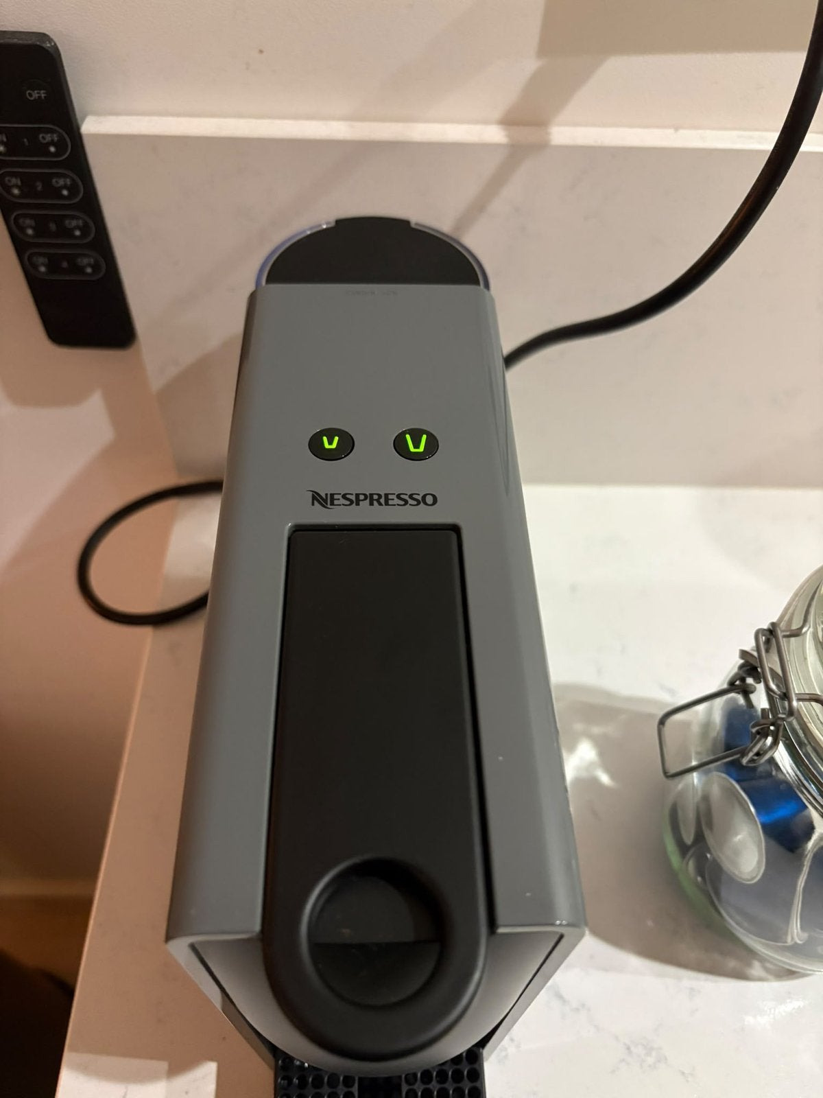 Nespresso Krups Essenza - Compacte capsulemachine, Espresso apparaat, Nieuw, Ophalen of Verzenden, 1 kopje