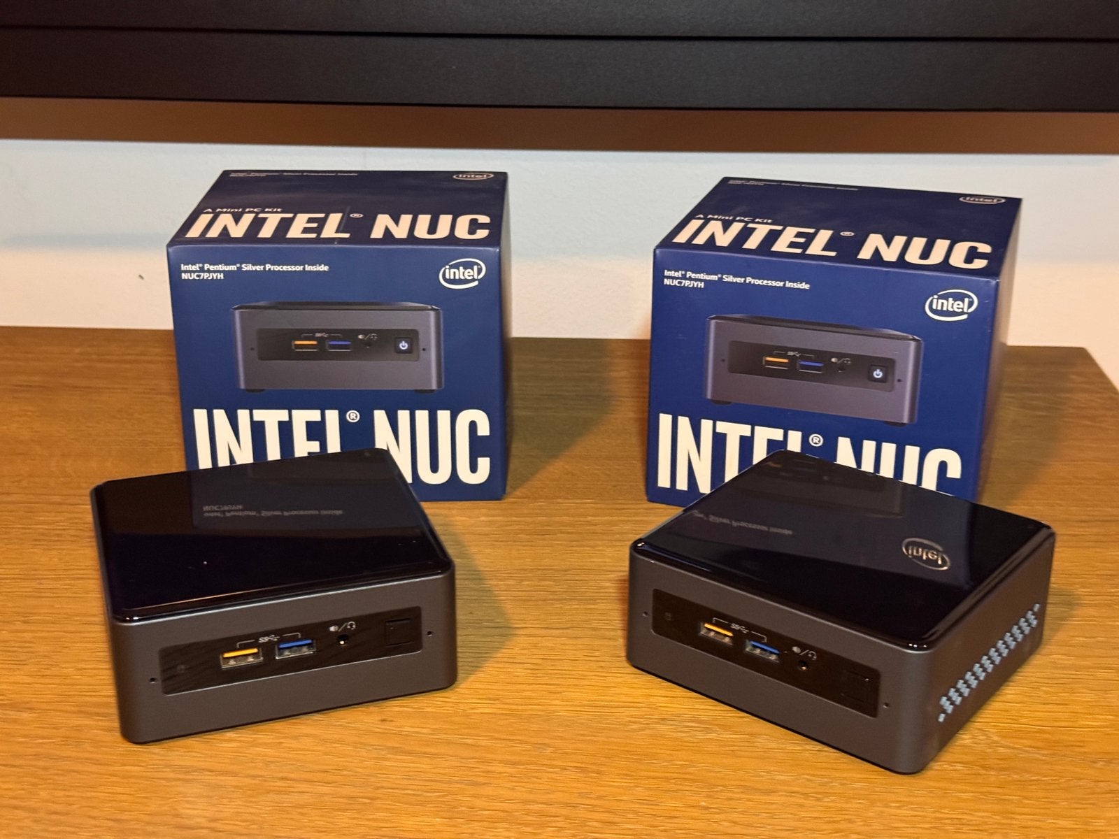 Intel NUC Mini PC - Compacte Desktop met Windows 11 Pro, Computers en Software, Desktop Pc's, Zo goed als nieuw, 2 tot 3 Ghz, SSD