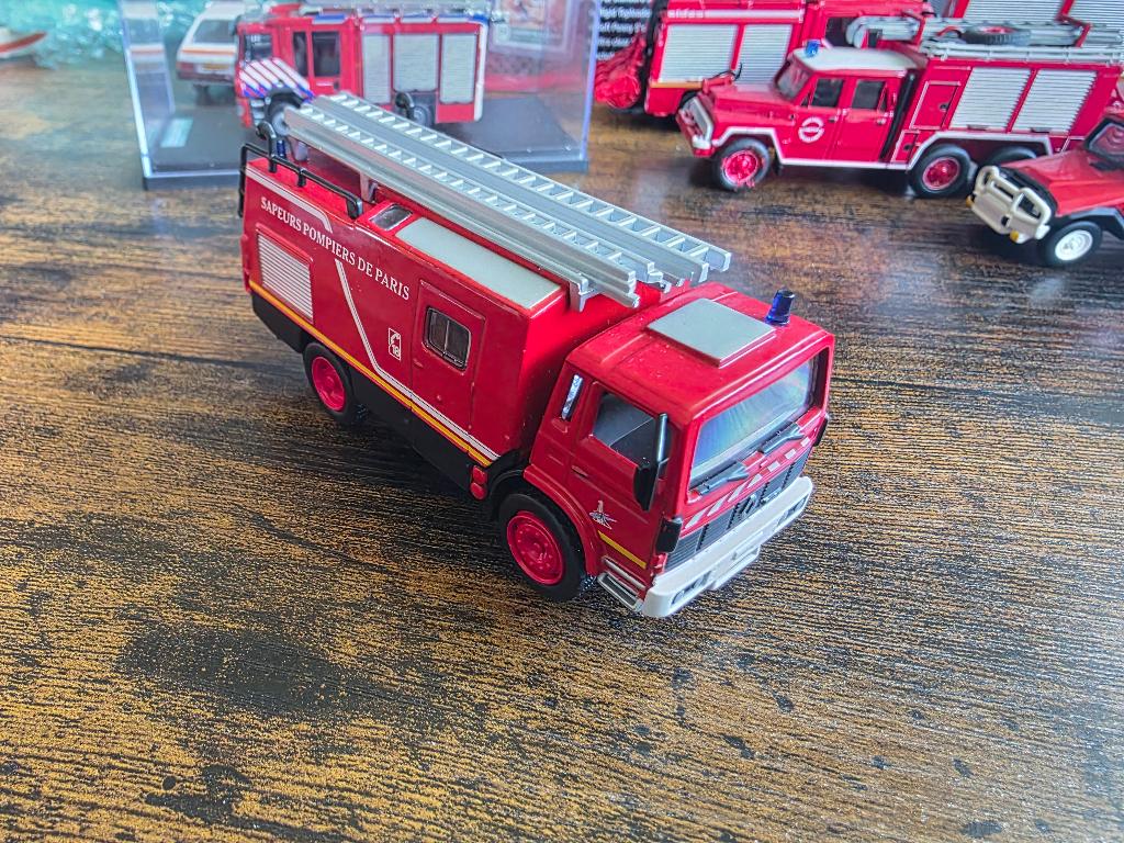 IVECO 135-17 FE 10 SIDES "BSPP" 1:43 brandweerwagen, Hobby en Vrije tijd, Modelauto's | 1:43, Ophalen of Verzenden, Gebruikt, Auto