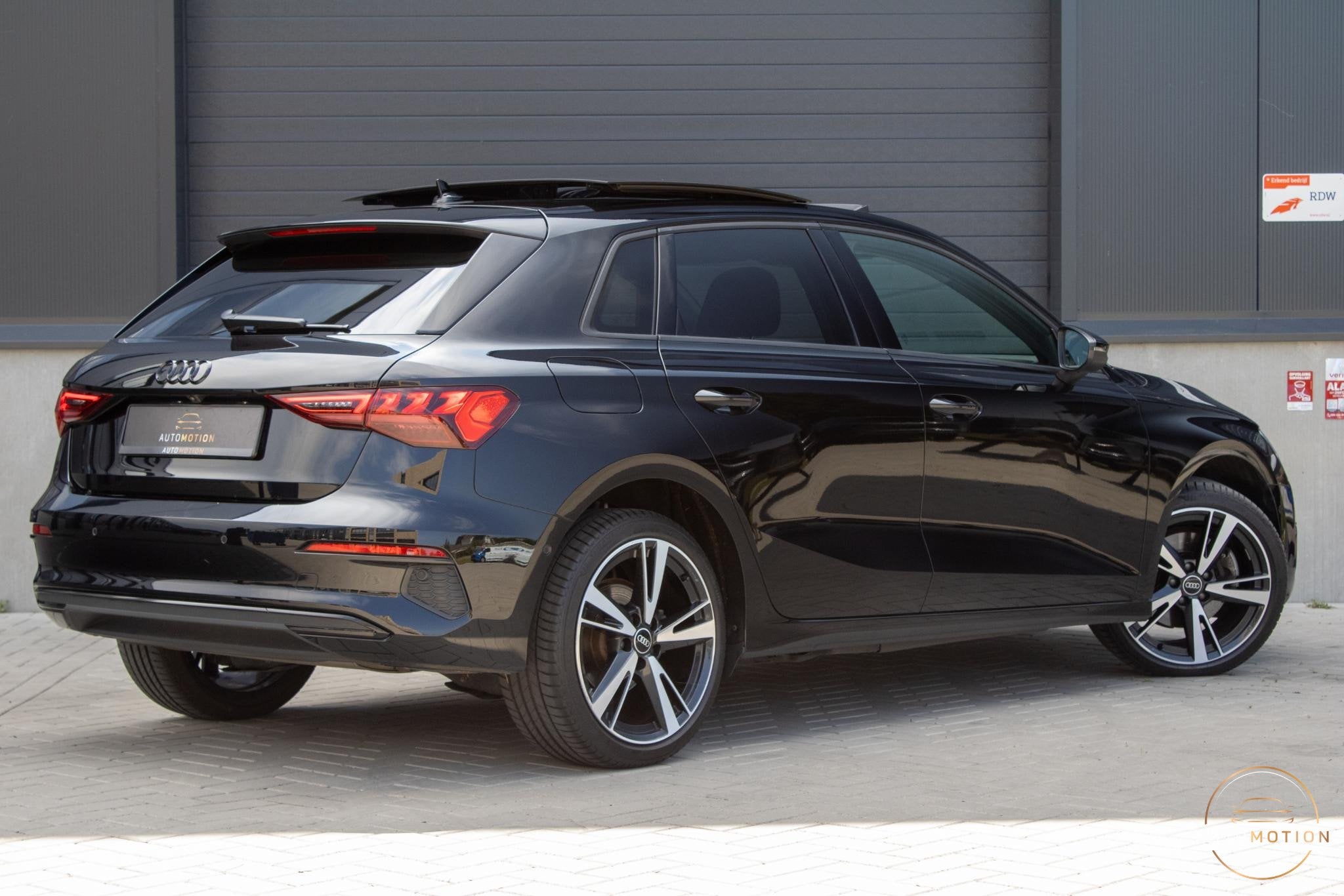 Audi A3 Sportback 40 TFSIe Edition PANO CAMERA PARKEERHULP L, Auto's, Stof, Gebruikt, 4 cilinders, Plug-in hybride