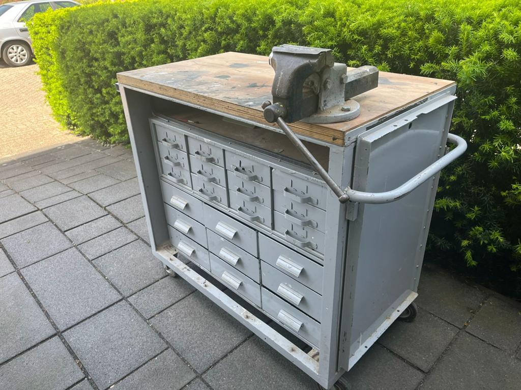 Mobiele zware werkbank, Doe-het-zelf en Verbouw, Ophalen, Gebruikt, 70 tot 120 cm, Bankschroef