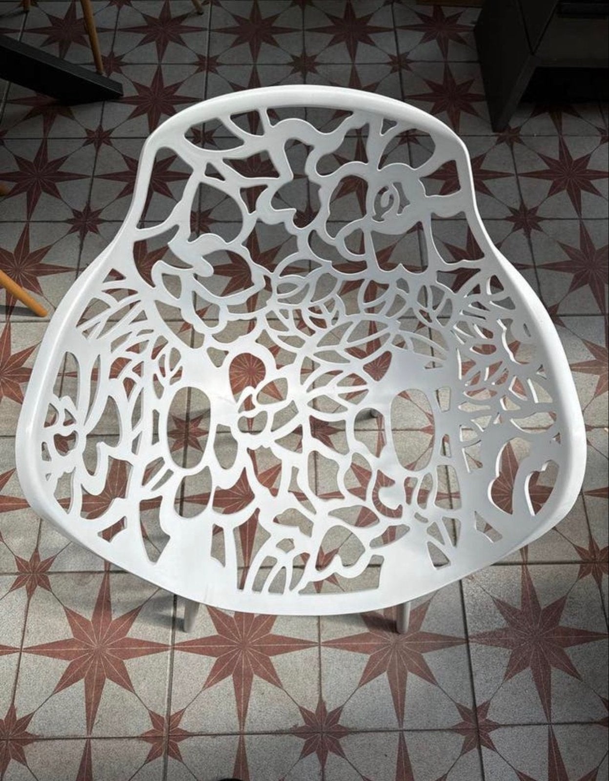 Witte Magnolia Stoel - Uniek Design. Binnen en buiten., Ophalen, Kunststof, Gebruikt, Wit