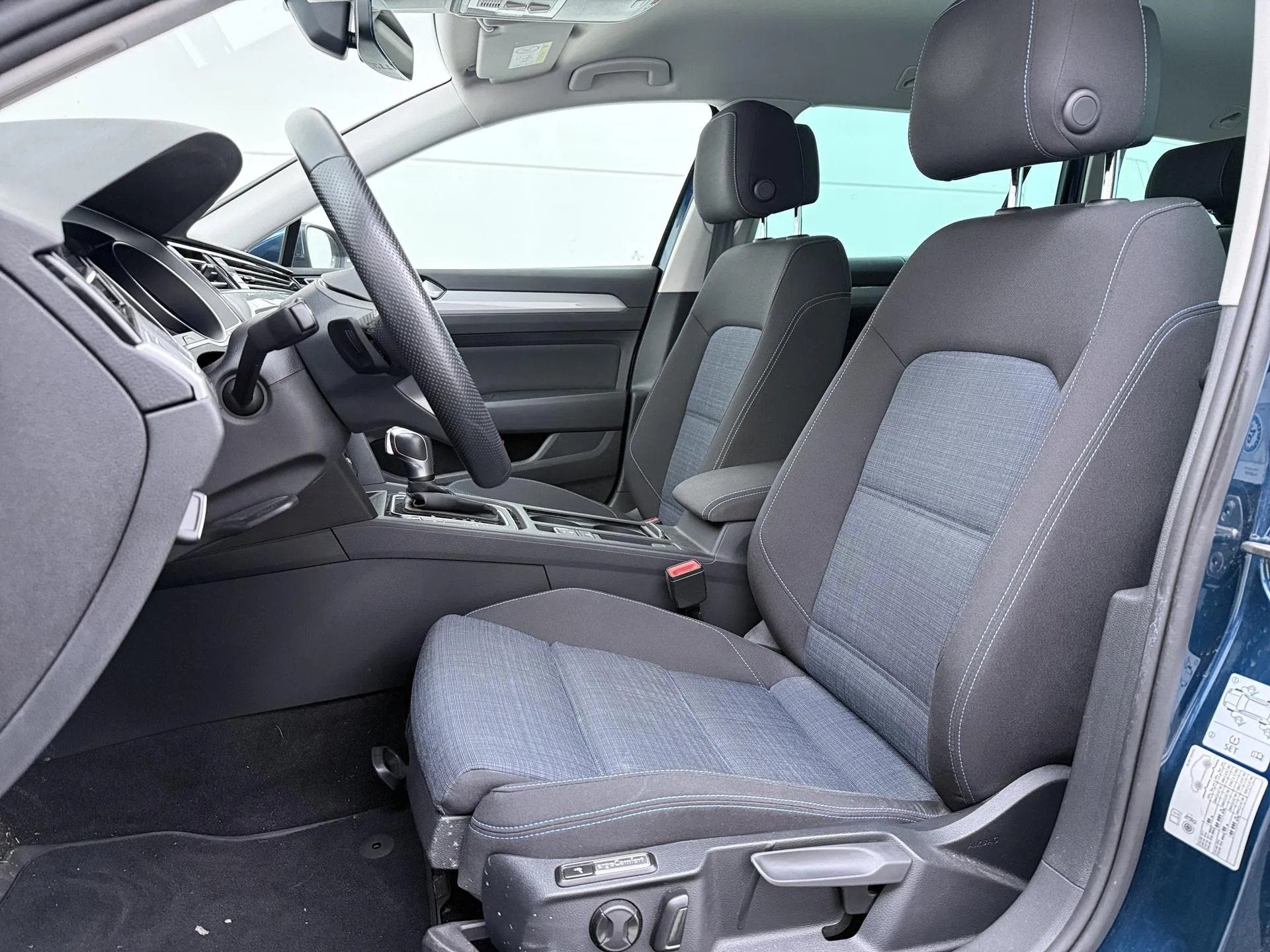 Volkswagen Passat Variant 1.4 TSI PHEV GTE (bj 2021), Gebruikt, Automatische klimaatregeling, Blauw, 218 pk
