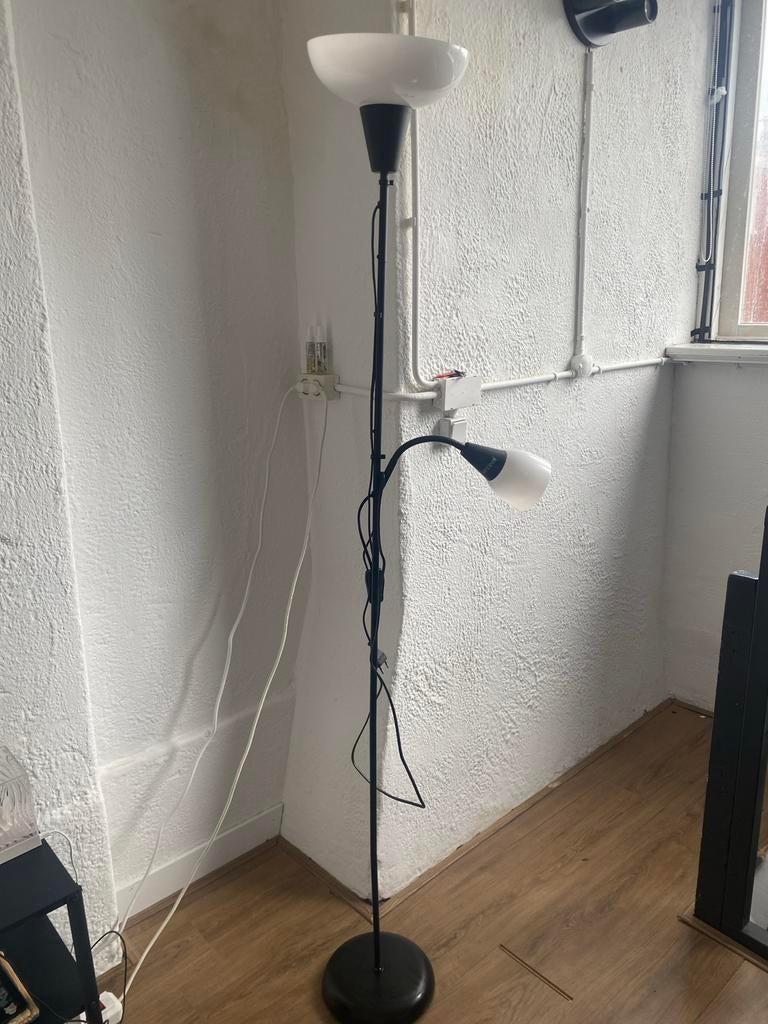 IKEA vloerlamp met leeslamp en lichtbronnen, z.g.a.n., Ophalen of Verzenden, Zo goed als nieuw, Metaal, 150 tot 200 cm