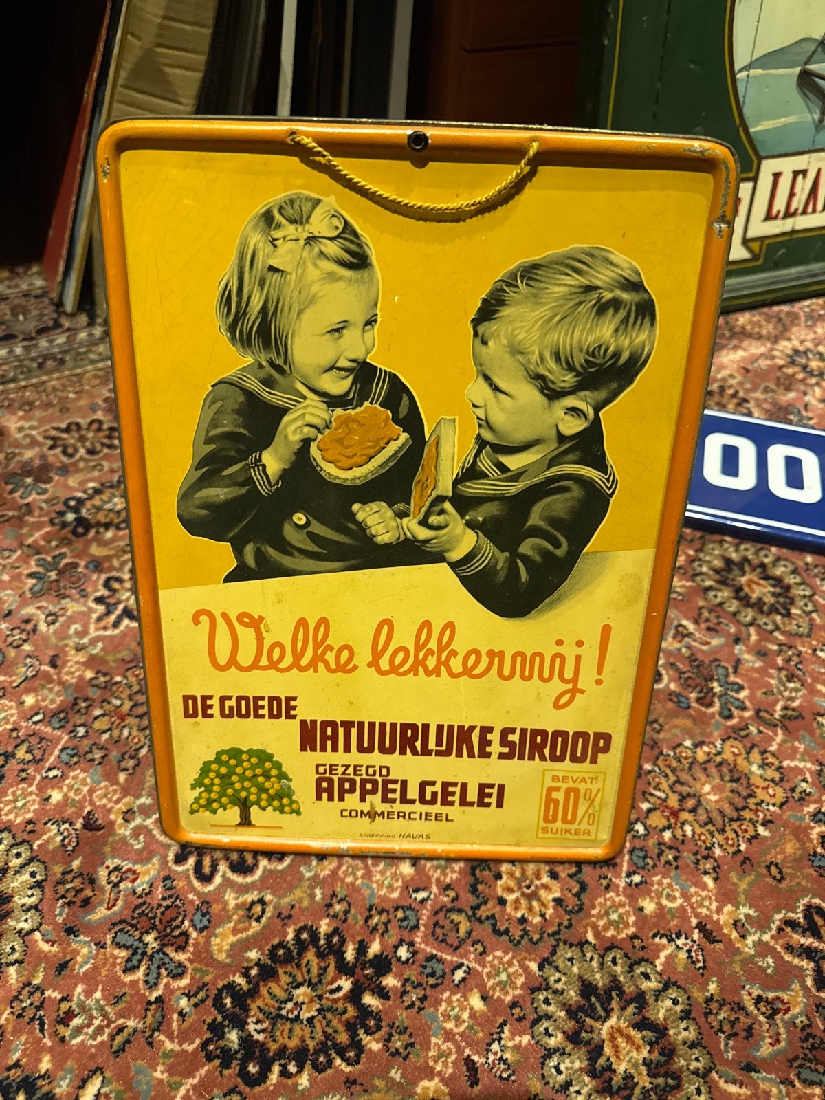 Antiek blikken reclamebord 'Welke lekkernij!' uit 1939, Ophalen