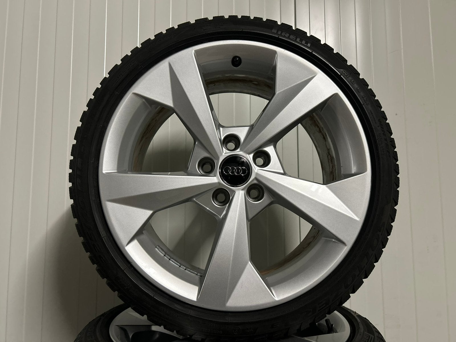 Originele Audi A3 S3 8Y 18 inch Pirelli SottoZerro 3 Winter, Auto-onderdelen, Banden en Velgen, Ophalen, Gebruikt, Banden en Velgen