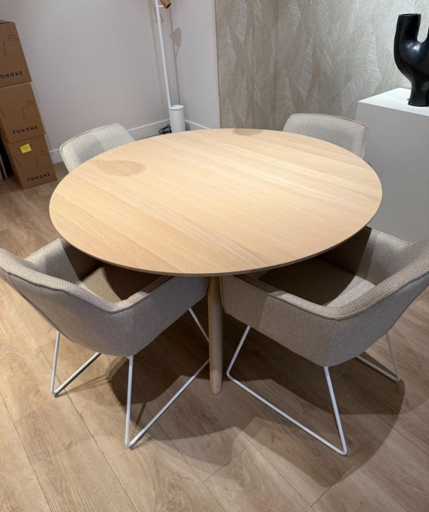 Eettafel Rond - Kem 985 Eau Rouge, Ophalen, Nieuw, Vier personen, 100 tot 150 cm