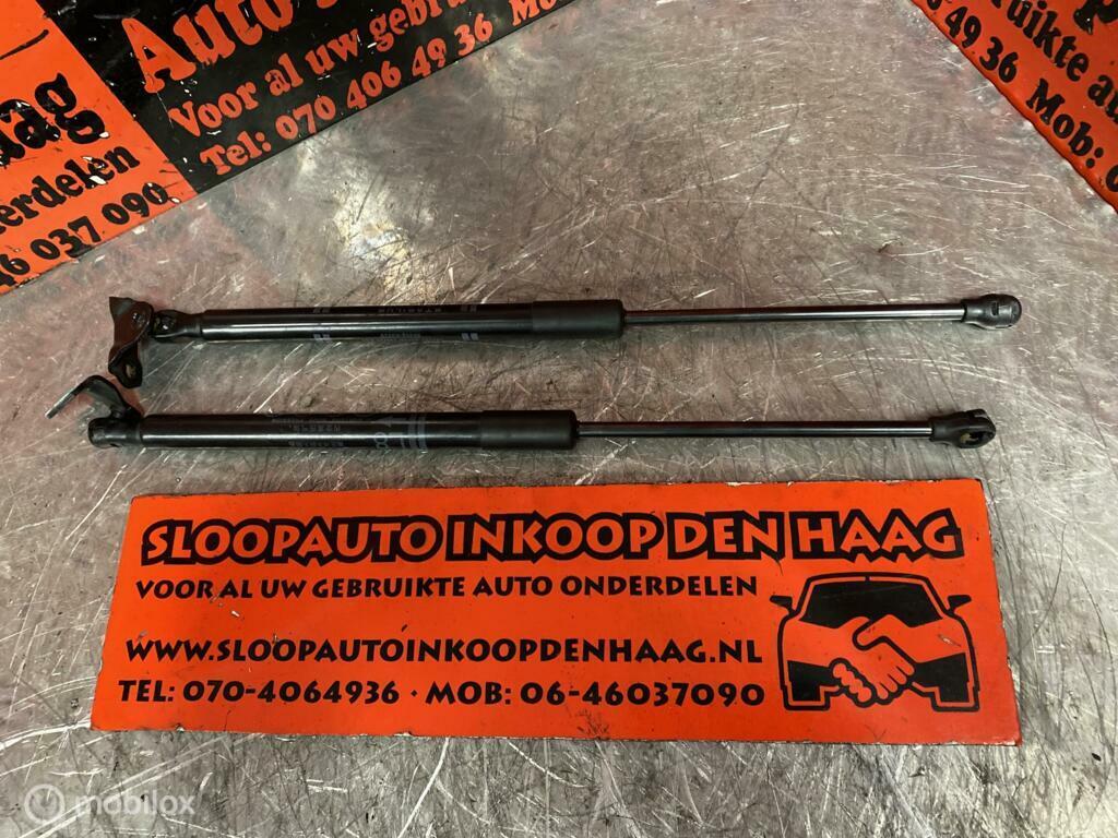 Toyota Yaris ('20-'23) Motorkap Gasdemper SET, Gebruikt, Ophalen of Verzenden