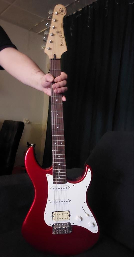 Yamaha Pacifica Elektrische Gitaar - Rode schoonheid!, Ophalen, Gebruikt, Solid body, Fender