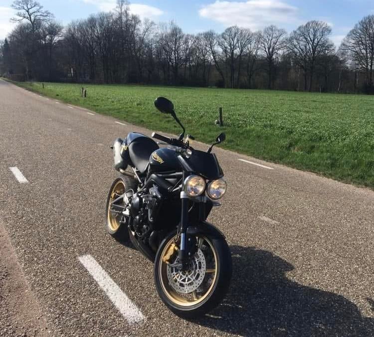 Triumph Street Triple Phantom R - Black/Gold. G&G dempers., 675 cc, Sportuitlaat, Motorrijbewijs A, 3 cilinders