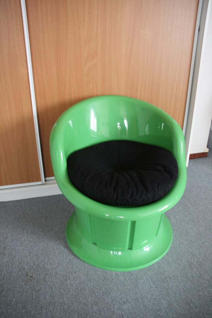 IKEA Vintage Popptorp stoel groen. Zeer goede staat., Huis en Inrichting, Stoelen, Ophalen, Kunststof, Zo goed als nieuw, Eén
