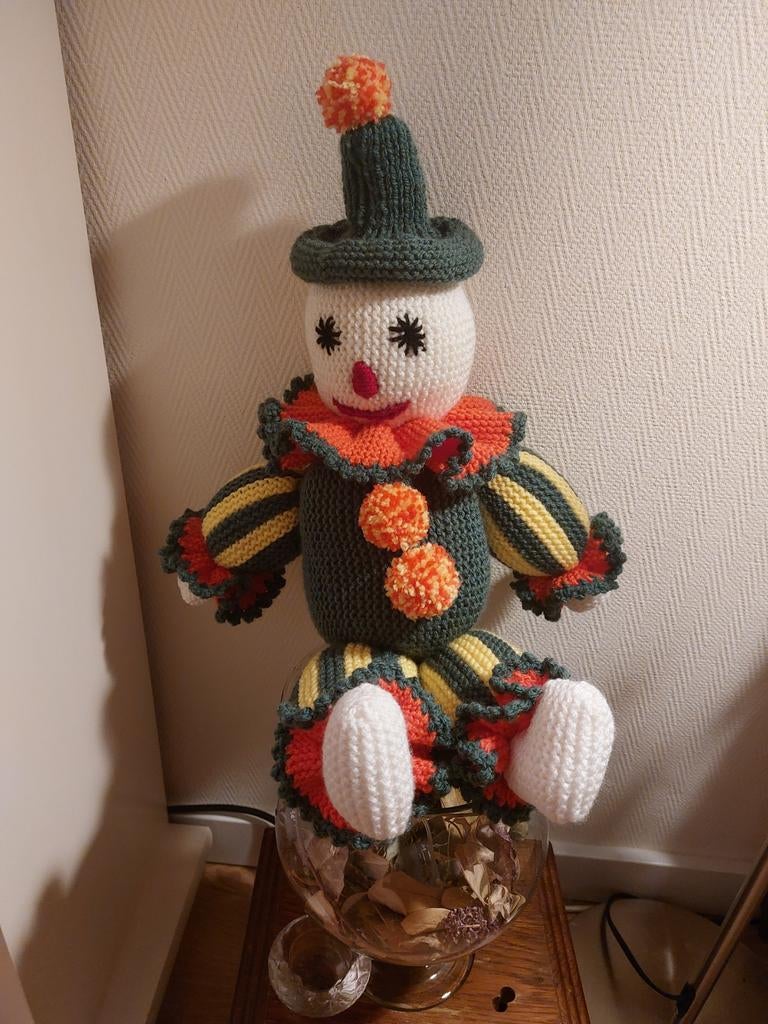 Gebreide Clown Pop, Hobby en Vrije tijd, Knutselen, Ophalen of Verzenden, Nieuw, Knutselwerk