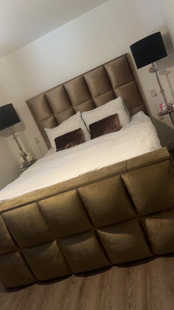 Elektrische boxspring met elektrische televisielift, Ophalen, 210 cm, Tweepersoons, Zo goed als nieuw