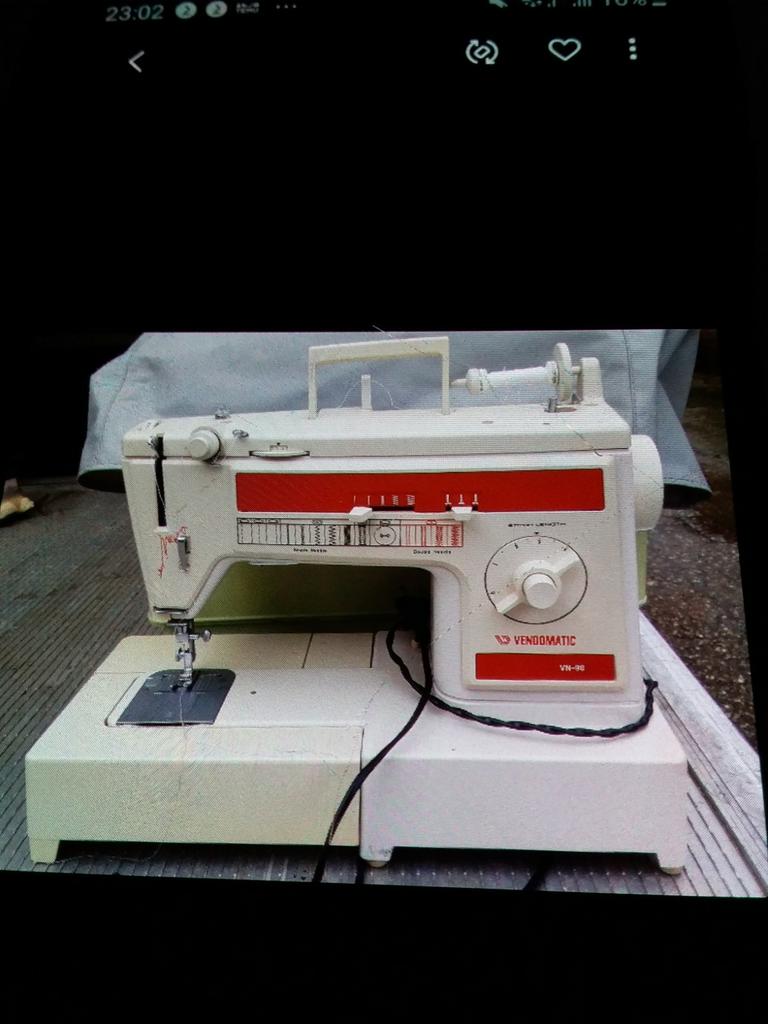 Naaimachine Vendomatic met plastickap, Ophalen of Verzenden, Zo goed als nieuw, Naaimachine, Overige merken