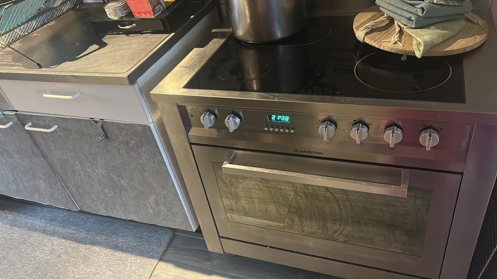 Ariston Oven met Grill - Zo goed als nieuw, 45 tot 60 cm, Hete lucht, Ophalen of Verzenden, Zo goed als nieuw