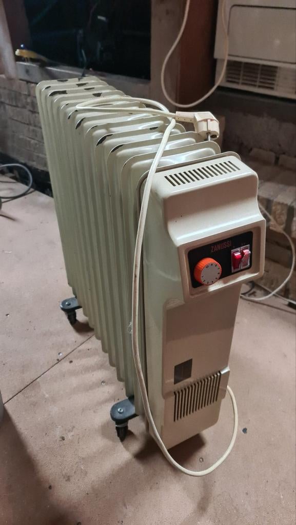 Electrische kachel olie gevulde radiatorkachel 1000W, Huis en Inrichting, Kachels, Ophalen, Gebruikt, Overige soorten, Elektrisch