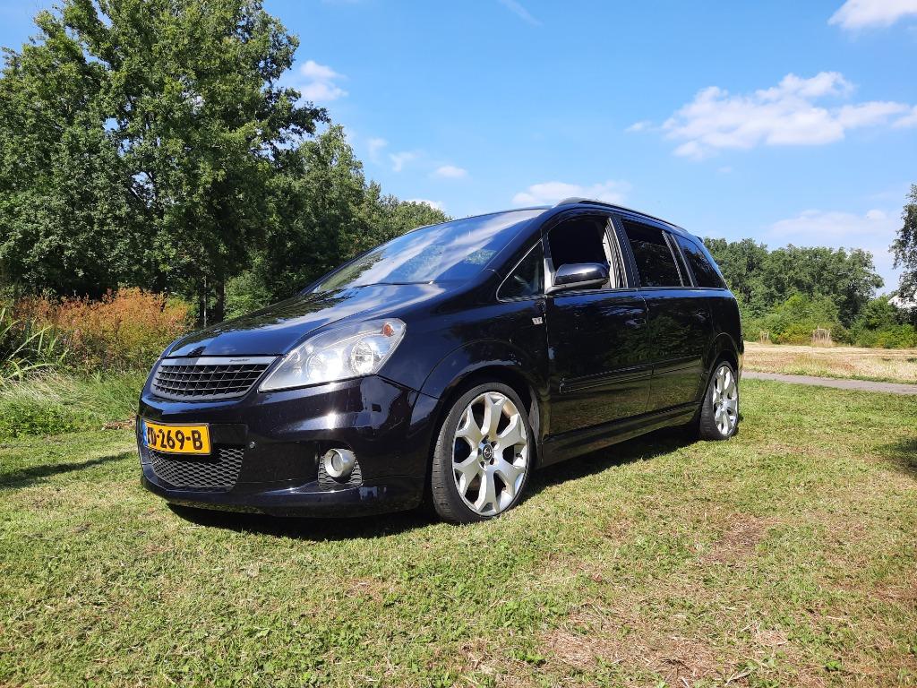 Opel zafira b OPC 241 pk, 7 persoons, nwe dis riem, nwe apk., Auto's, Voorwielaandrijving, 1998 cc, 1575 kg, Zwart