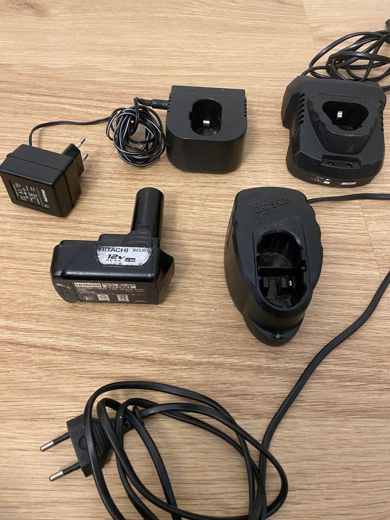 3  oplader Bosch philips akku Hitachi 12 V, Ophalen of Verzenden, Zo goed als nieuw