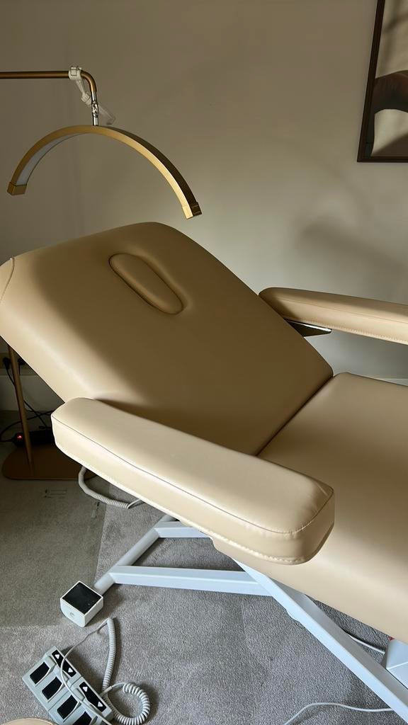 Elektrische massagetafel, Sport en Fitness, Massageproducten, Ophalen of Verzenden, Zo goed als nieuw, Massagetafel