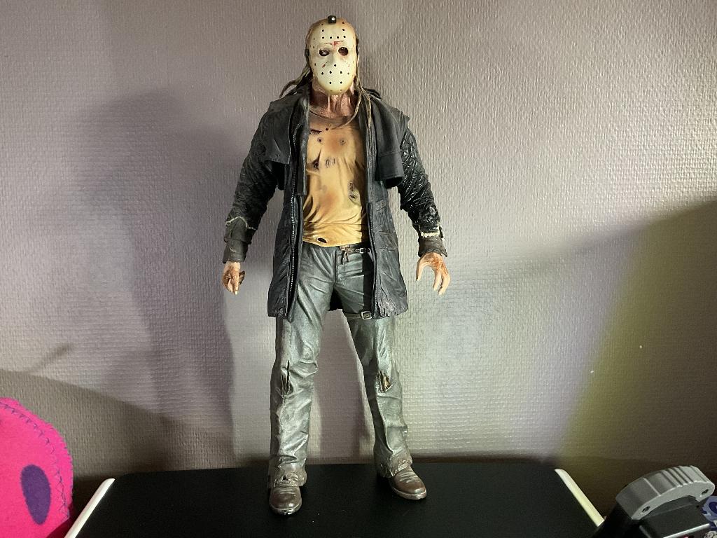 NECA Friday The 13th Part 4 Jason Voorhies 1/4 Scale, Verzamelen, Film en Tv, Ophalen of Verzenden, Zo goed als nieuw, Film, Actiefiguur of Pop