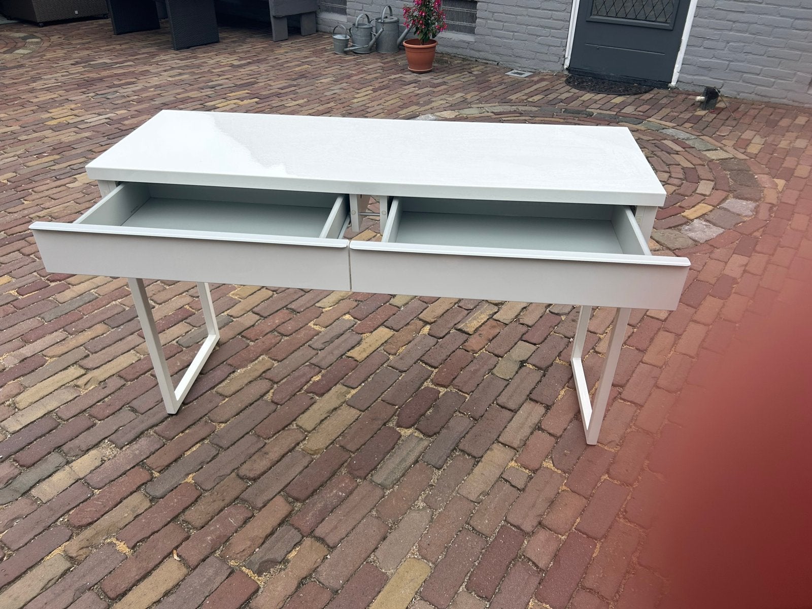 Modern wit bureau met twee lades Ikea, Ophalen, Met lades, Metaal, Zo goed als nieuw