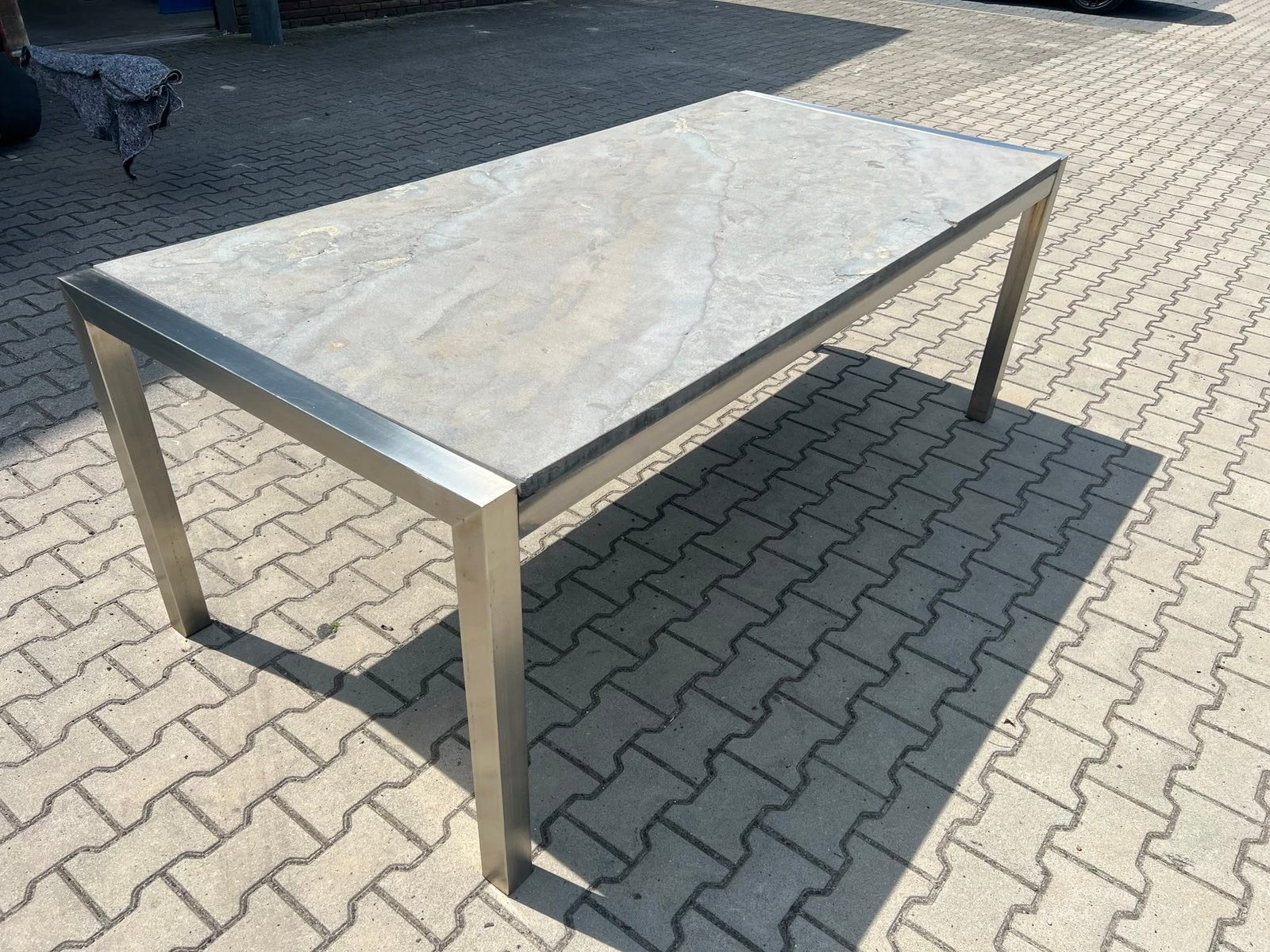 Tuintafel 2x1m hardsteen blad rvs onderstel, Tuin en Terras, Tuinsets en Loungesets, Ophalen, Gebruikt, Eettafel, 6 zitplaatsen