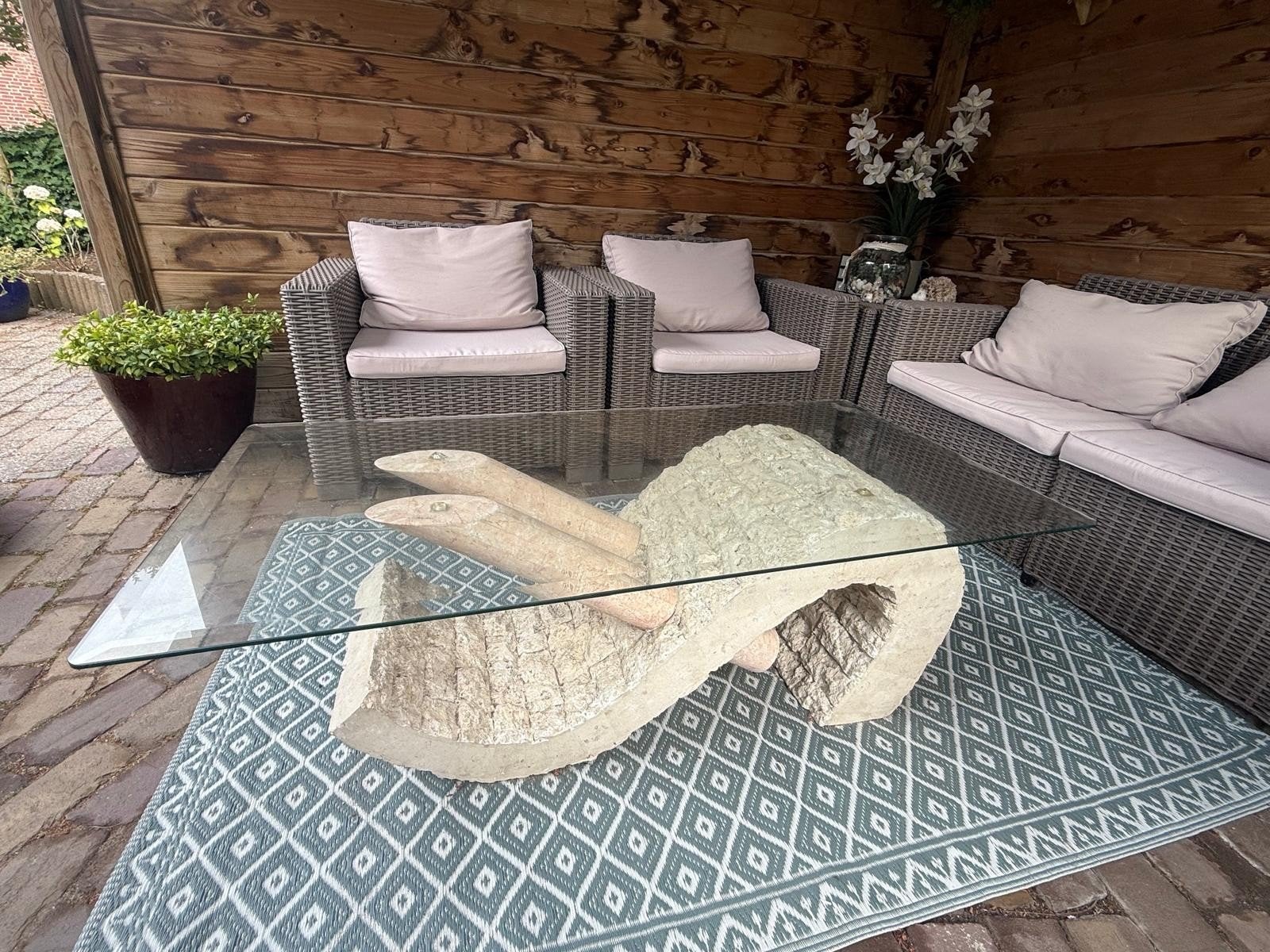 Unieke salontafel met glazen blad en sculpturale basis, Huis en Inrichting, Tafels | Salontafels, Ophalen, Gebruikt, 50 tot 100 cm
