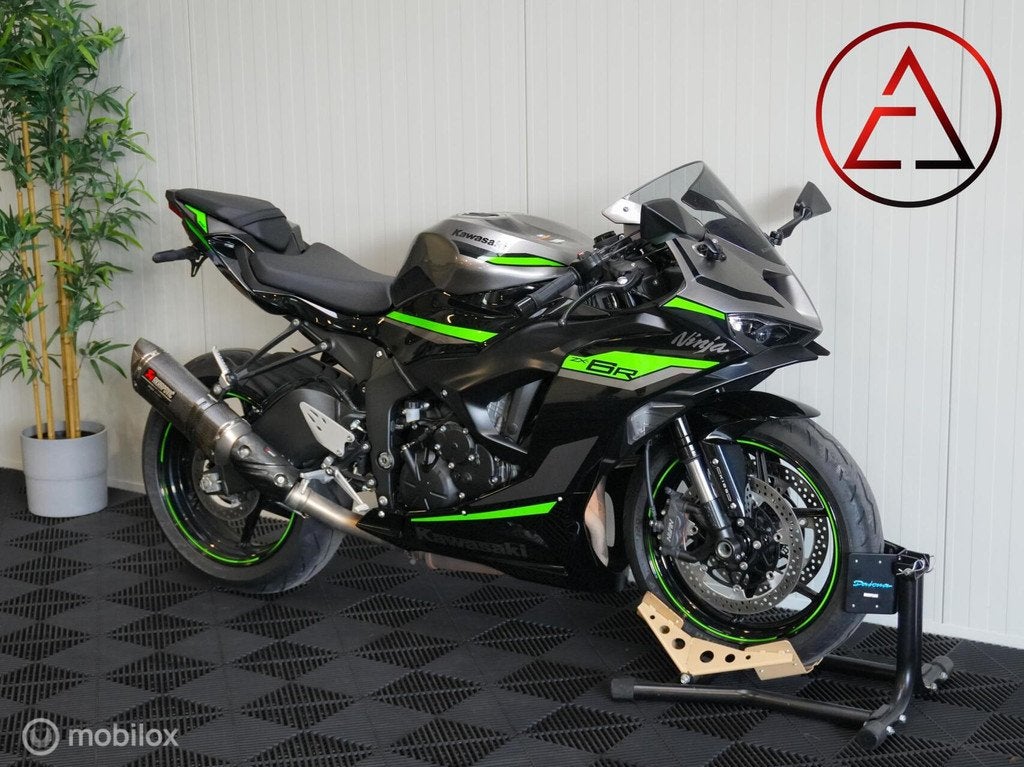 Kawasaki ZX-6R Performance 2024 | 8.923 km | Akrapovič, 636 cc, Bedrijf, Meer dan 35 kW, 3225LD