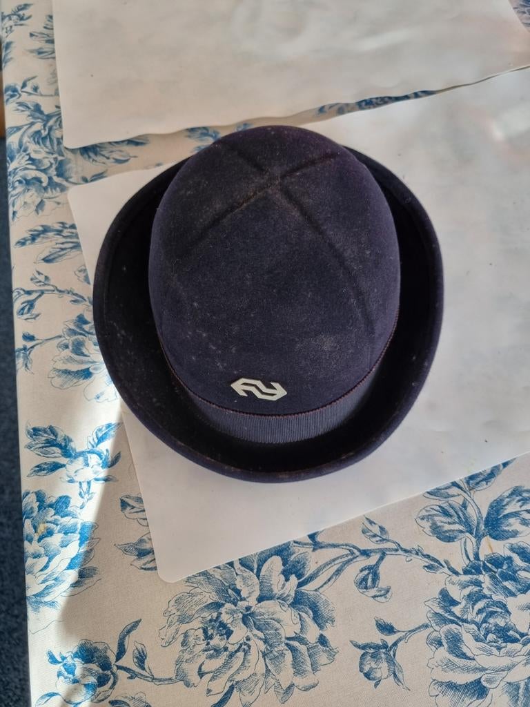 Te koop aangeboden mooie vintage NS dames hoed, Verzamelen, Spoorwegen en Tramwegen, Ophalen of Verzenden, Gebruikt, Trein, Overige typen