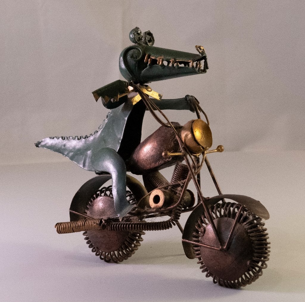 Metalen Krokodil op motorfiets, Ophalen of Verzenden, Zo goed als nieuw
