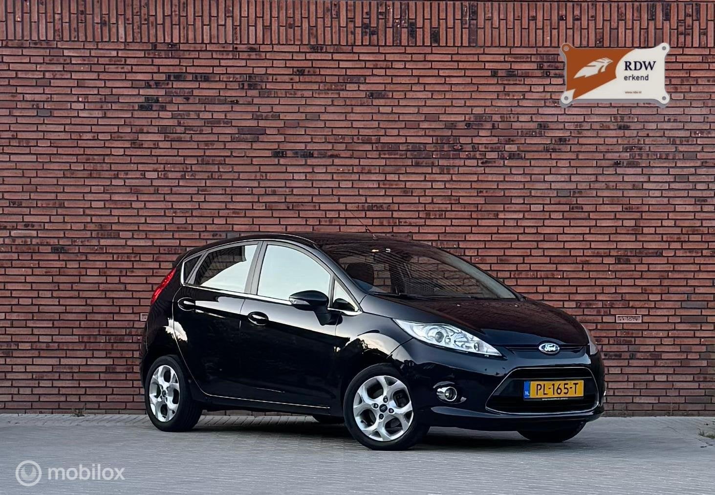 ✅Ford Fiesta 1.25 Ghia, New APK,Full option,airco,ISOFIX, Auto's, Voorwielaandrijving, Stof, 82 pk, Zwart