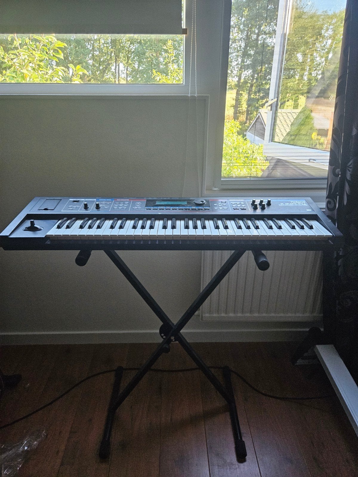 Roland Juno-Di Synthesizer met standaard, Muziek en Instrumenten, Synthesizers, Ophalen, Roland, Met standaard, 61 toetsen
