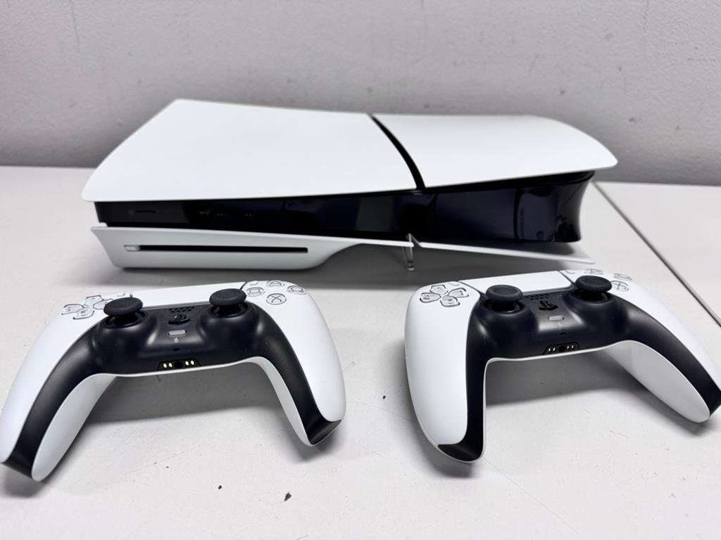 Sony PlayStation 5 met 2 controllers en Grand Theft Auto V, Spelcomputers en Games, Spelcomputers | Sony PlayStation 5, Verzenden