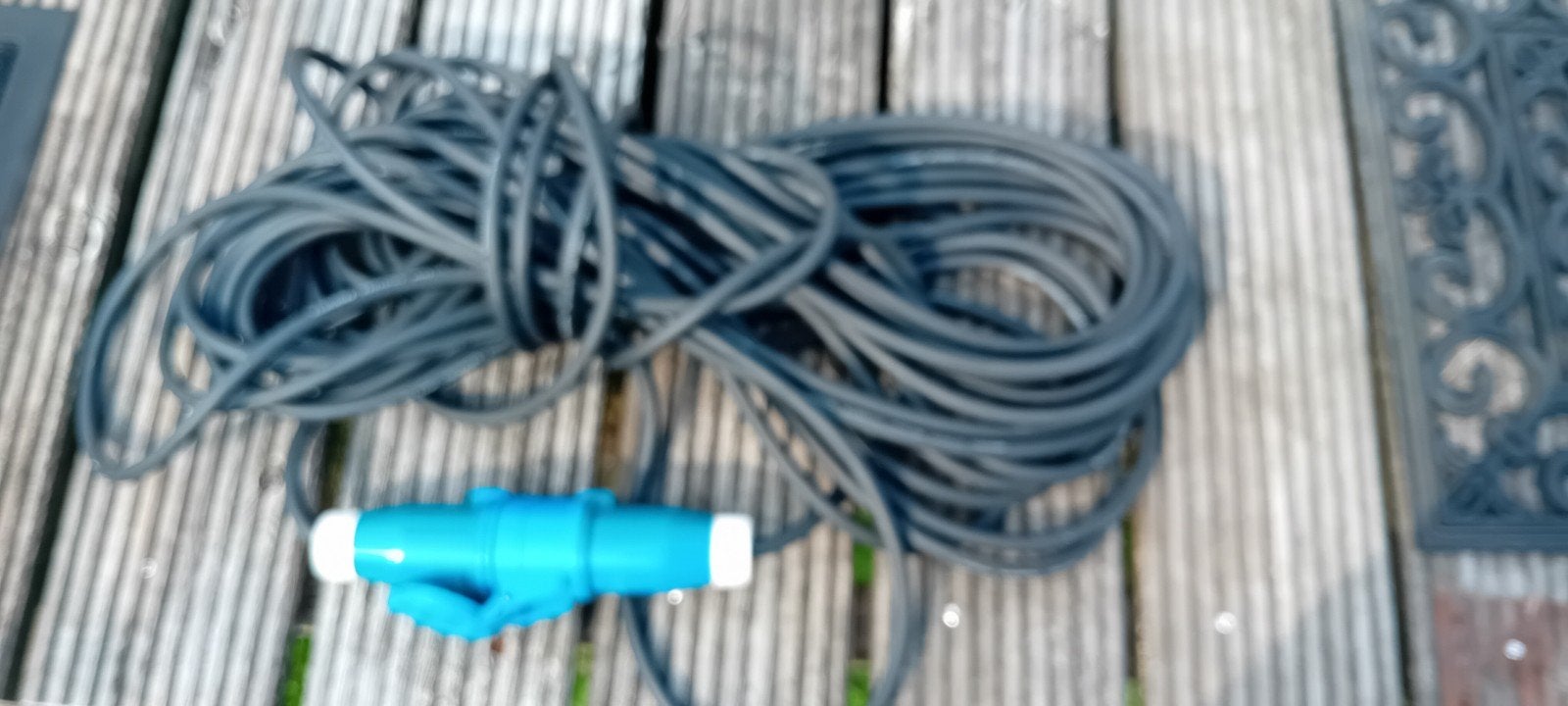 Zwarte kabel met blauwe stekker, Ophalen of Verzenden, Nieuw, Kabel of Snoer