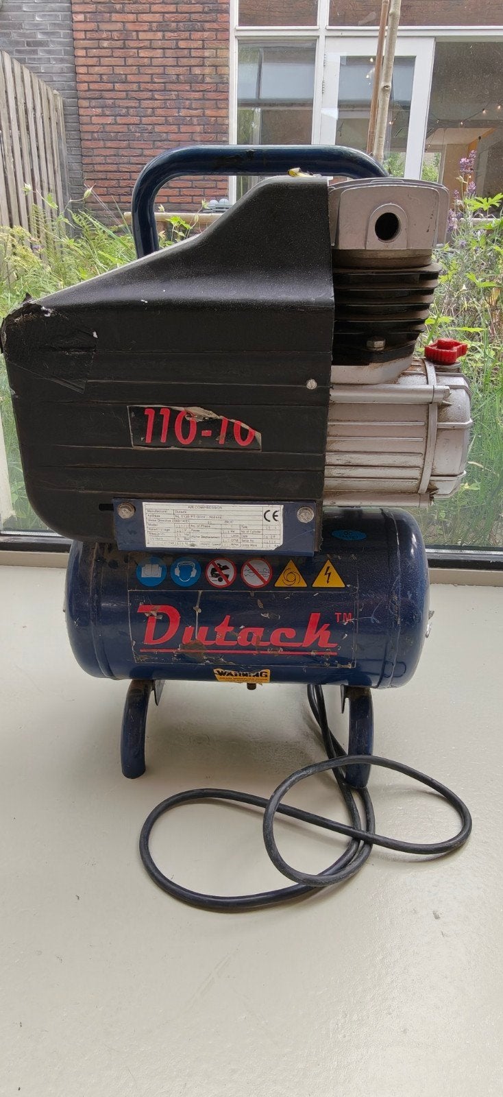 Dutack 110-10 Compressor - Compact en Stil, Doe-het-zelf en Verbouw, Compressors, Gebruikt, 10 bar of meer, Minder dan 25 liter