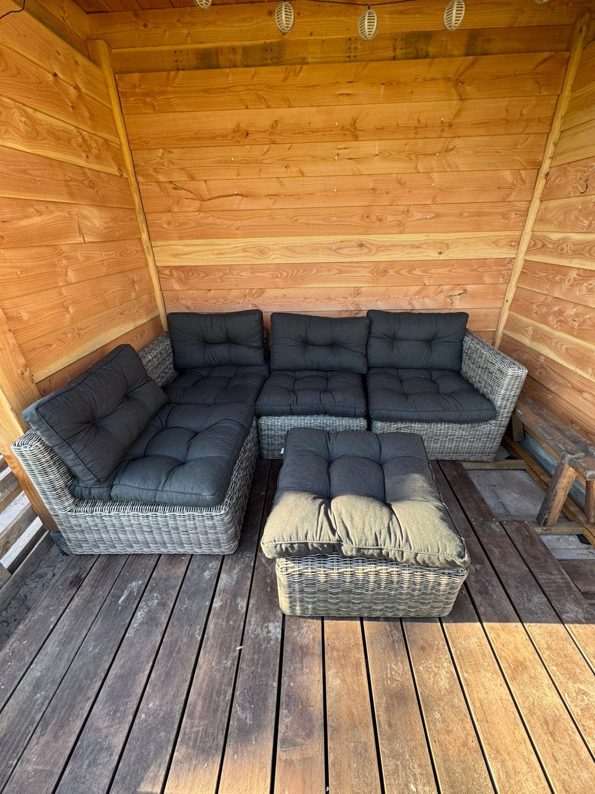 Mooie Loungeset wicker/rotan met kussens, Ophalen, Zo goed als nieuw, Wicker, Hocker