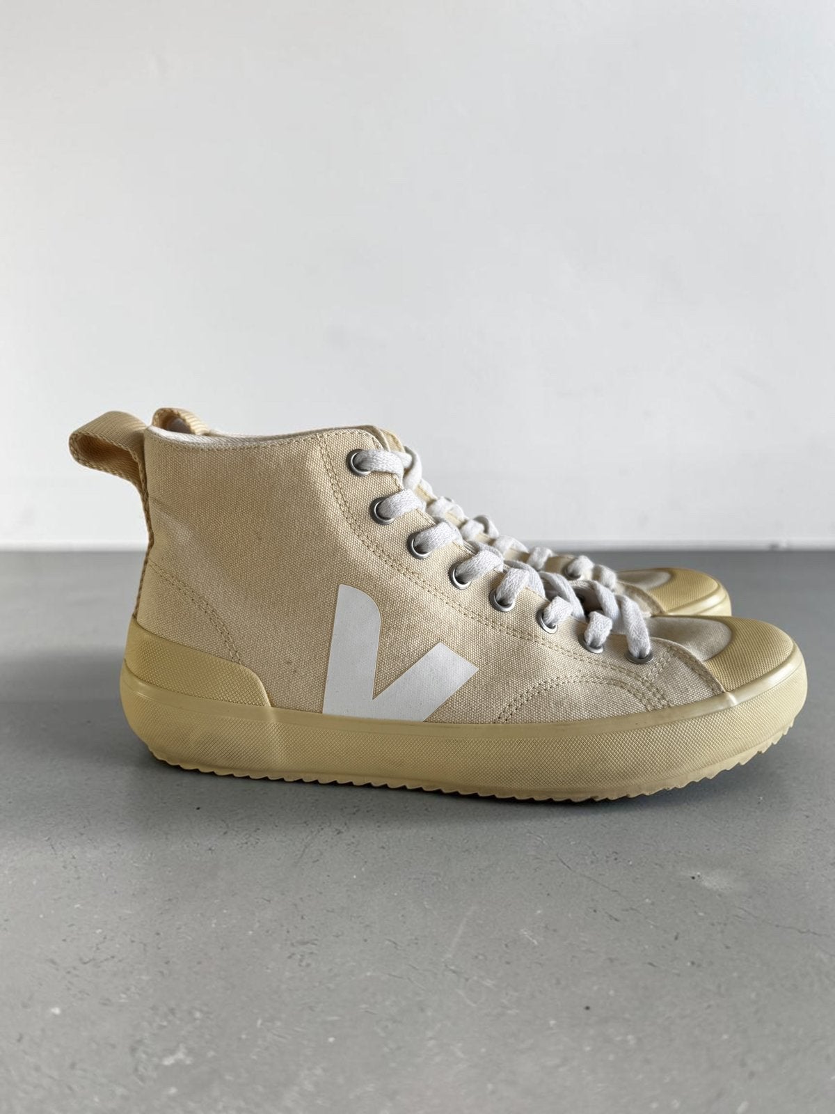 Veja Nova HT Canvas high top sneakers maat 39 beige ecru wit, Beige, Ophalen of Verzenden, Sneakers of Gympen, Zo goed als nieuw