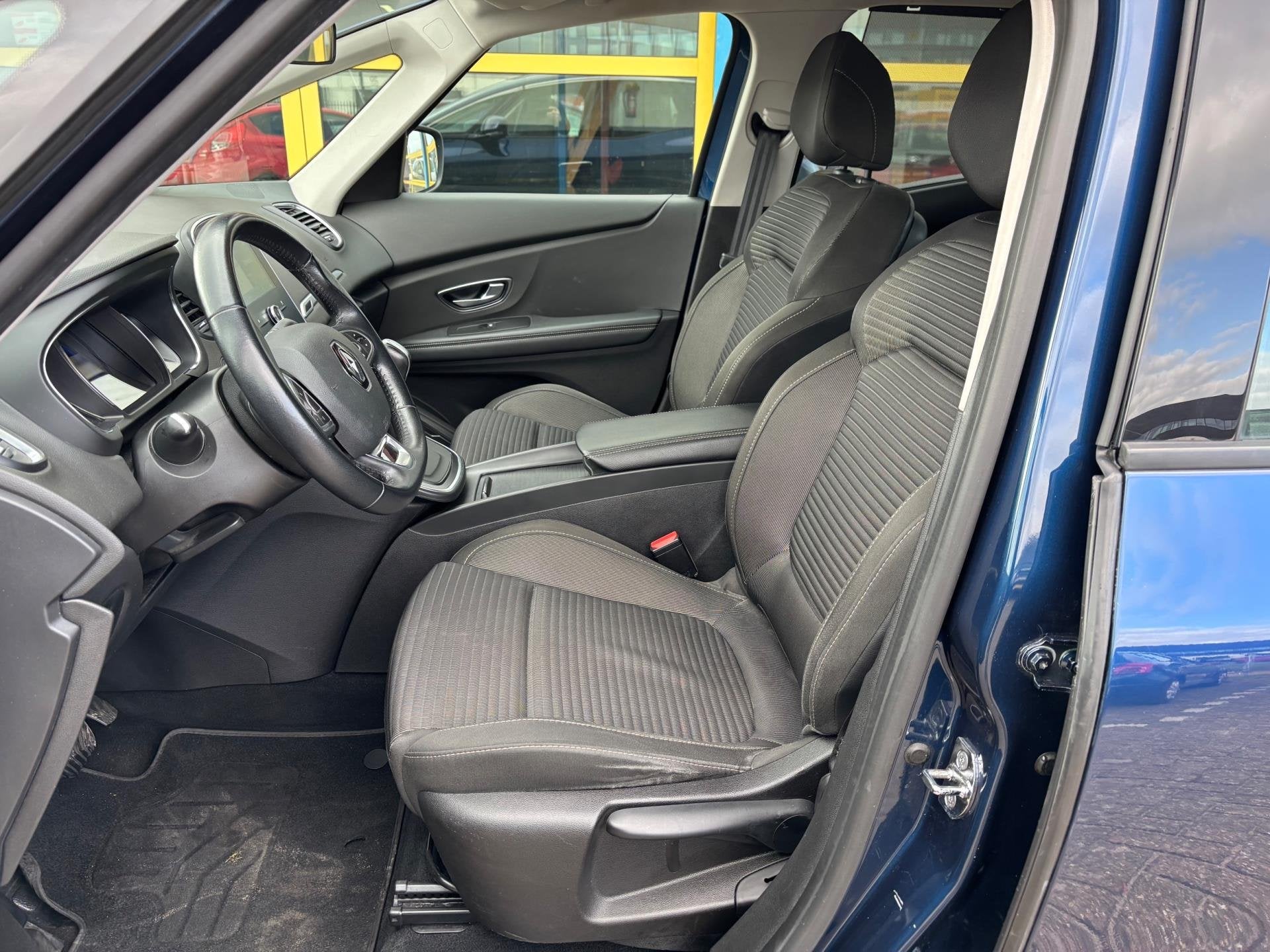 Renault Scénic 1.3 TCe AUTOMAAT NAVI AIRCO, Auto's, Dealer onderhouden, Stof, Gebruikt, 4 cilinders