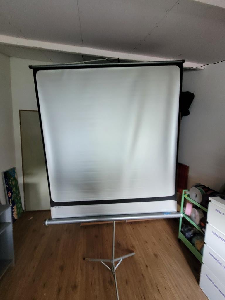 Projectiescherm met statief en bijzettafel, Audio, Tv en Foto, Projectieschermen, Ophalen, Handmatig, Gebruikt