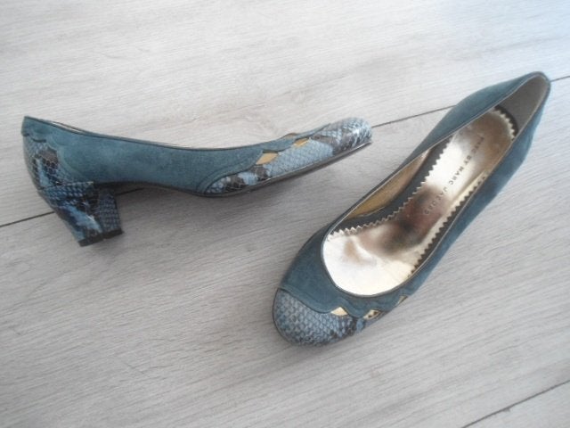 Marc Jacobs; Opvallend leuke pumps, maat 37 1/2, Kleding | Dames, Blauw, Ophalen of Verzenden, Zo goed als nieuw, Pumps
