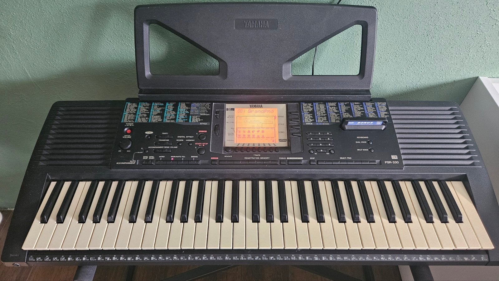 Yamaha PSR-330 keyboard, veel geluiden., Muziek en Instrumenten, Keyboards, Ophalen, 61 toetsen, Gebruikt, Midi-aansluiting