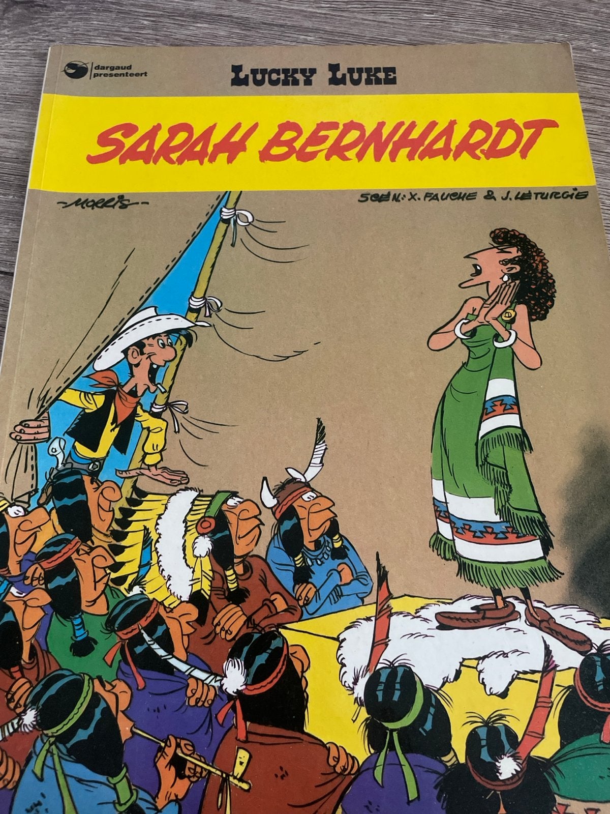 Lucky Luke - Sarah Bernhardt - Dargaud presenteert, Eén stripboek, Ophalen of Verzenden, Zo goed als nieuw