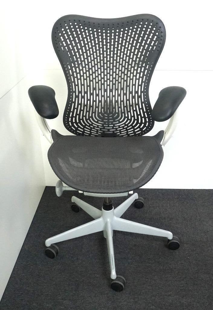 Herman Miller Mirra 2 Bureaustoelen | Antraciet/Wit/Zwart, Huis en Inrichting, Gebruikt, Overige kleuren, -, -