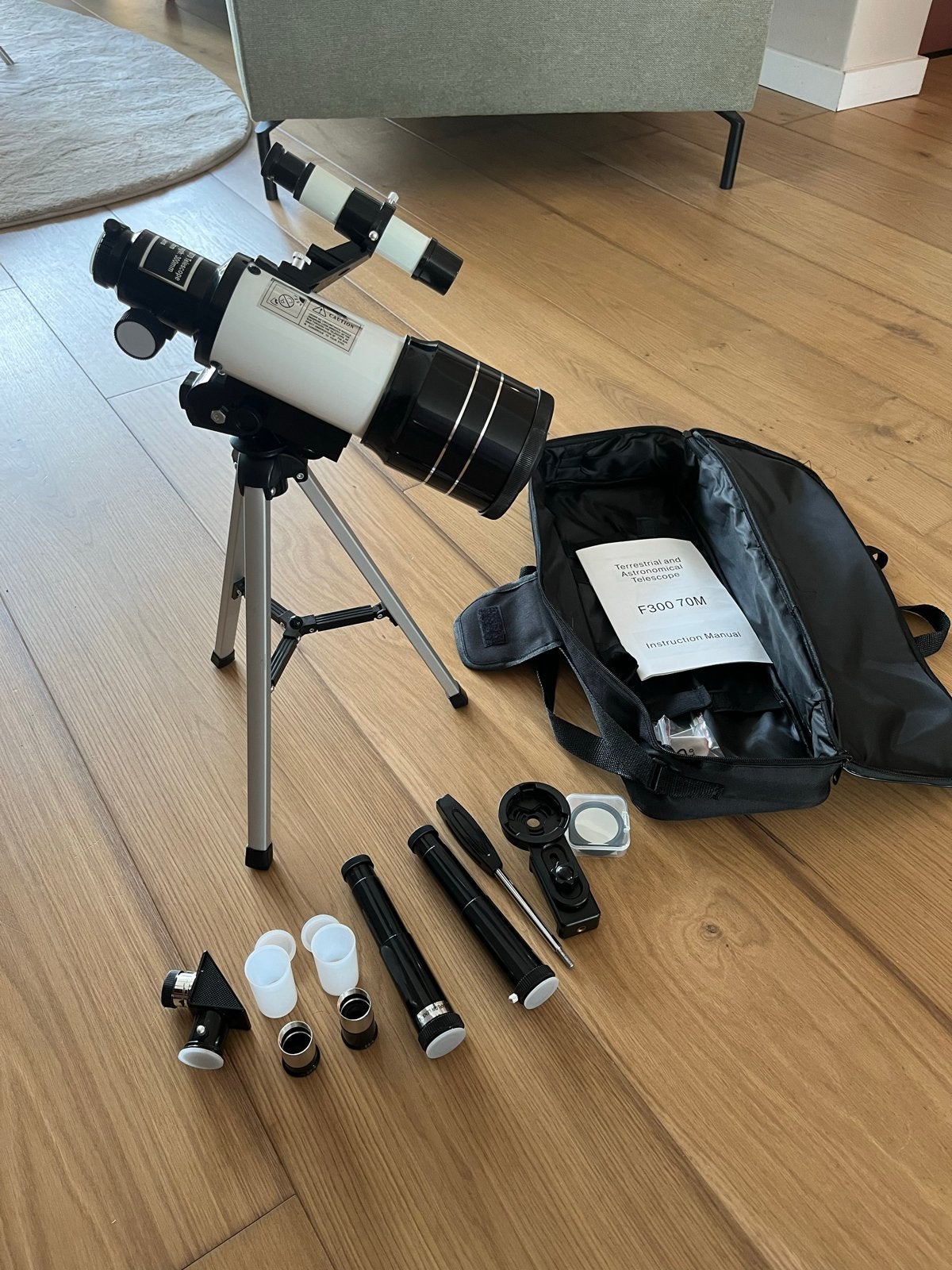 Kindertelescoop F300 70M - Weinig gebruikt, Ophalen, Lenzentelescoop (refractor), Met statief, Zo goed als nieuw