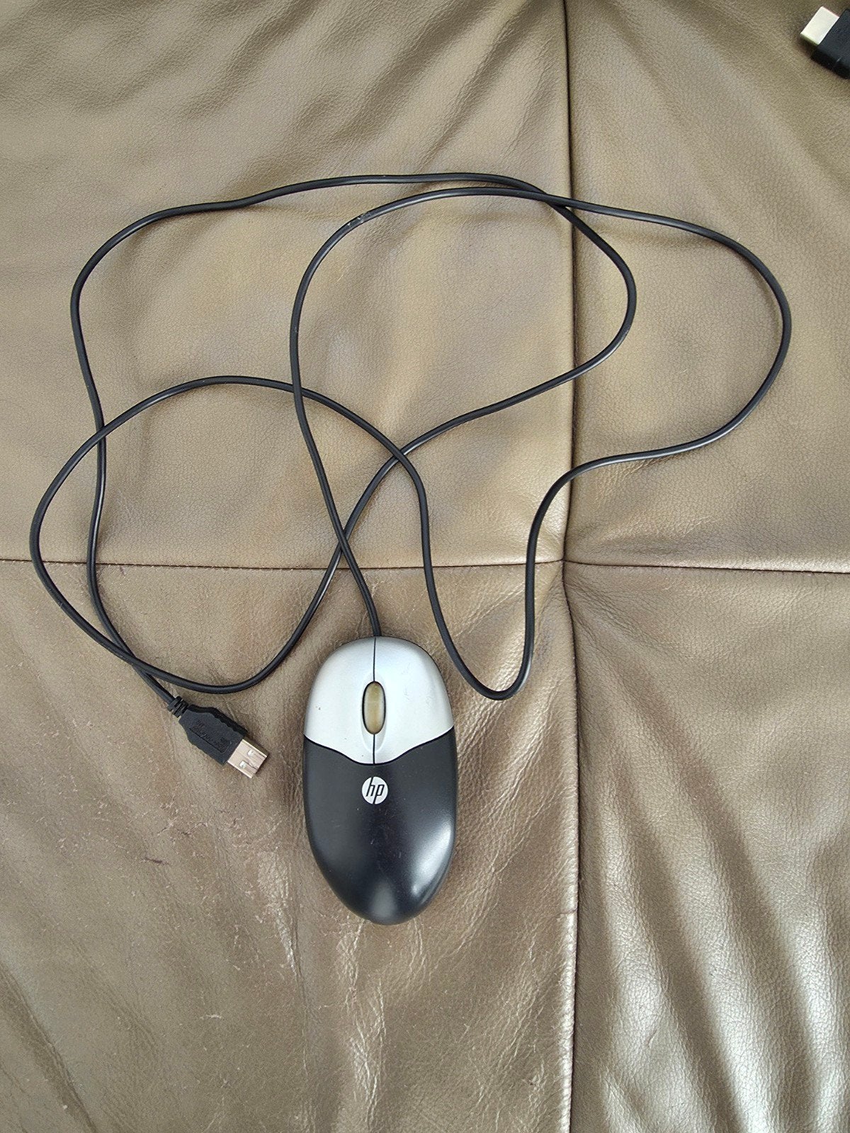 Bedrade USB Muis - HP en Logitech B100, Computers en Software, Muizen, Rechtshandig, Muis, Gebruikt, HP, Logitech