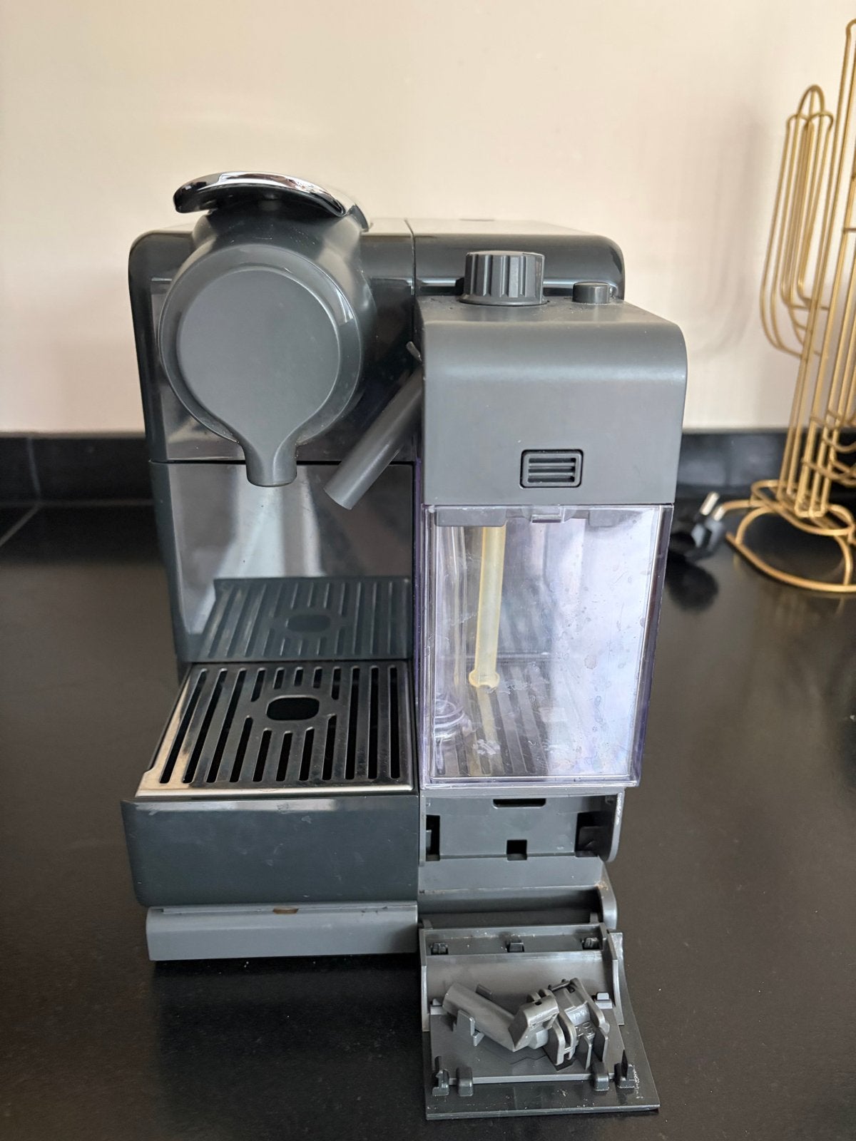 Nespresso De'Longhi Lattissima One EN500.B Koffiemachine, Gebruikt, Koffiemachine, Ophalen of Verzenden, 1 kopje