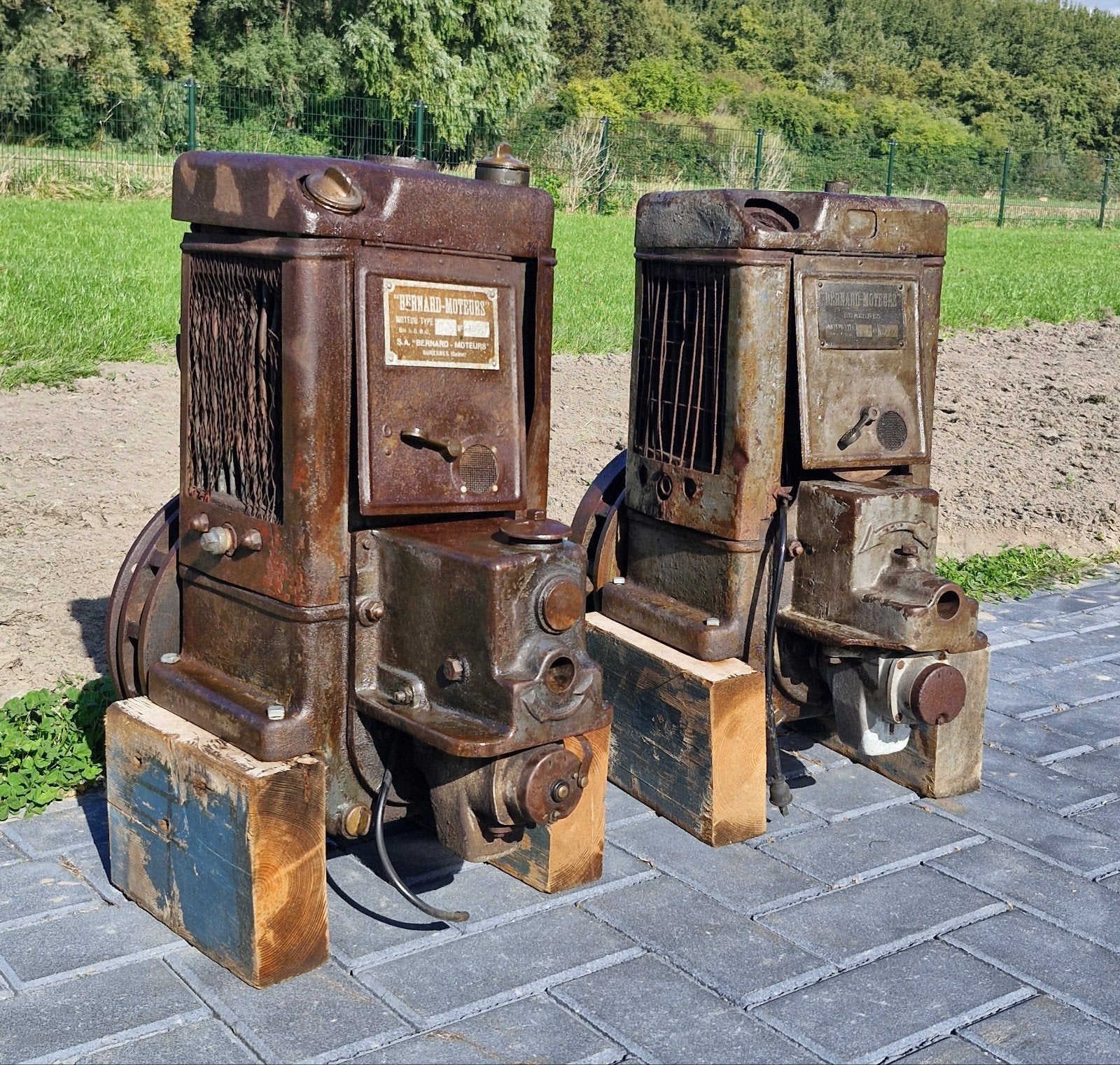 2x Bernard Moteurs W0 - Stationaire motoren, Ophalen of Verzenden, Gebruikt, Benzinemotor