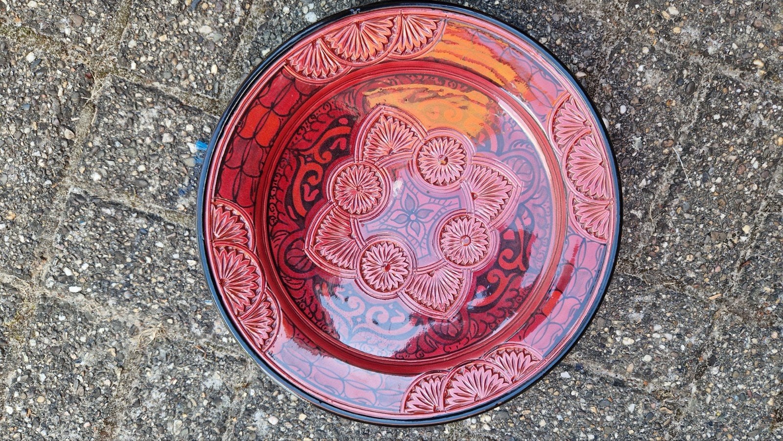 Decoratieve Marokkaanse schaal, rood met zwart patroon, Ophalen of Verzenden